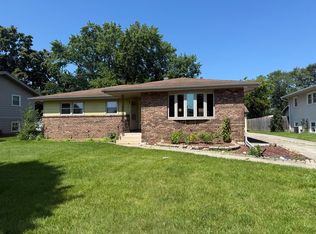 1918 Sir Richard Rd, Schererville, IN 46375