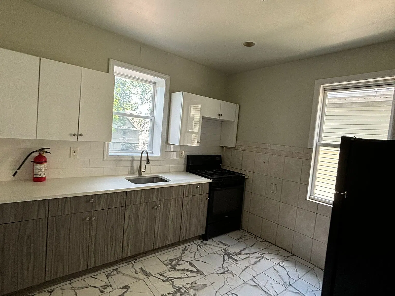 15 Davis Ave — Photo 2