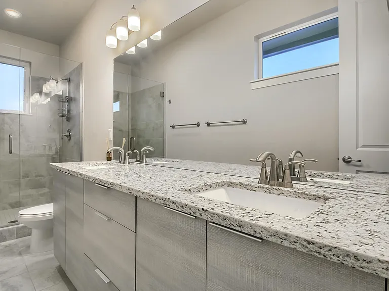 1625 N King St #1 — Photo 13