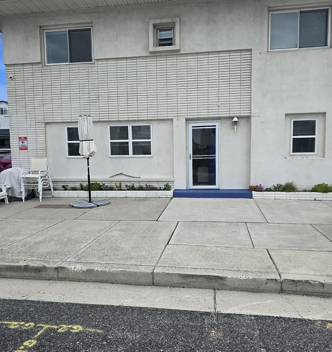 2 bed, 1.5 bath, $1,650 — Photo 2