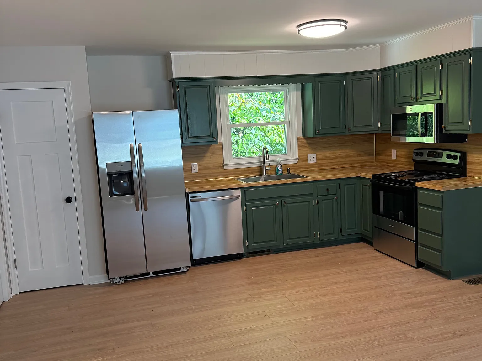 2 bed, 912 sqft, $1,450 — Photo 2
