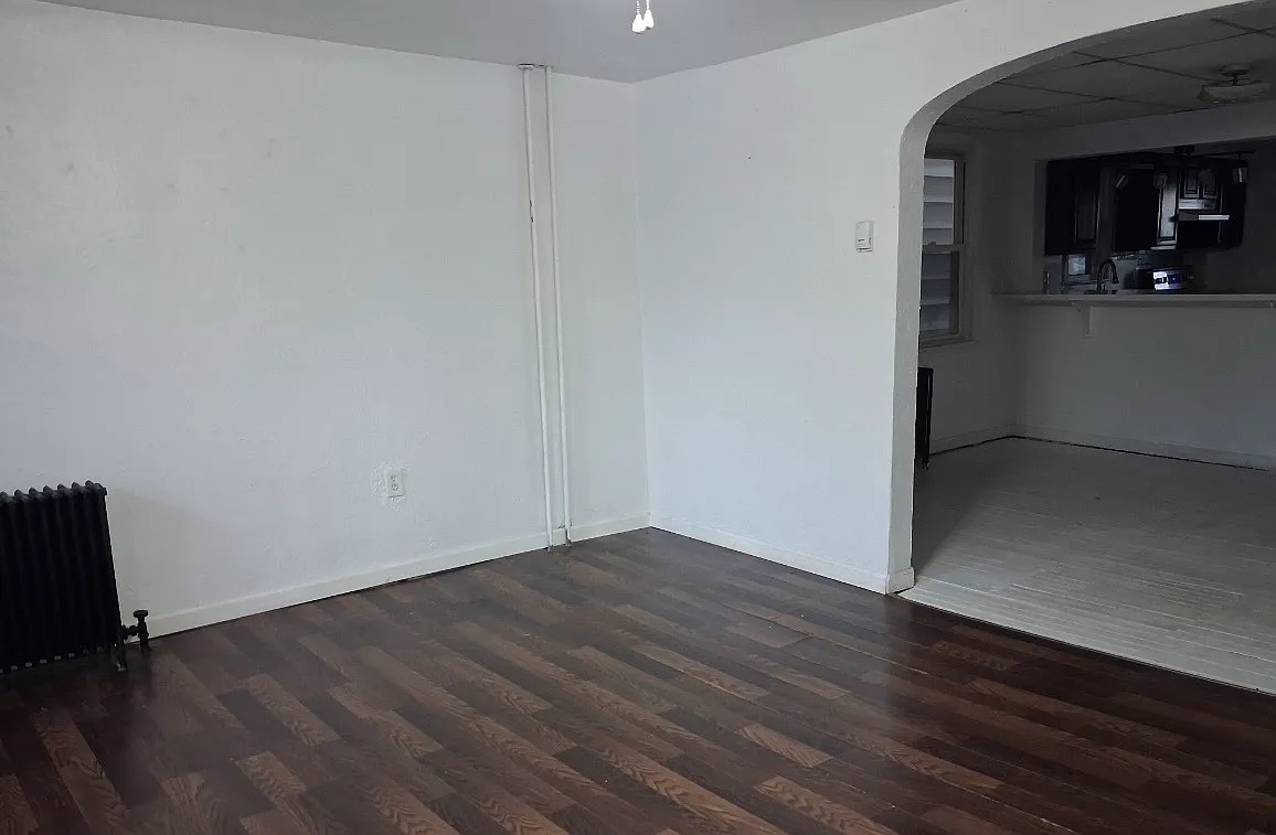 4 bed, $1,300 — Photo 4