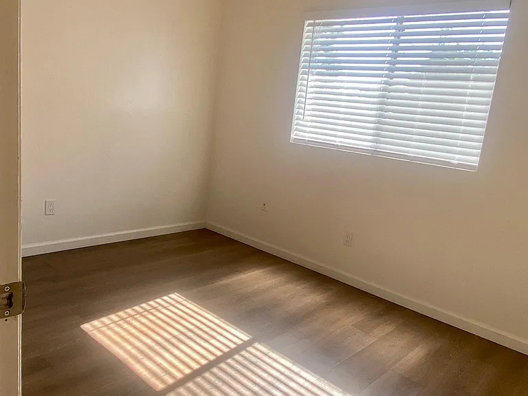 1923 C St #1923 — Photo 7