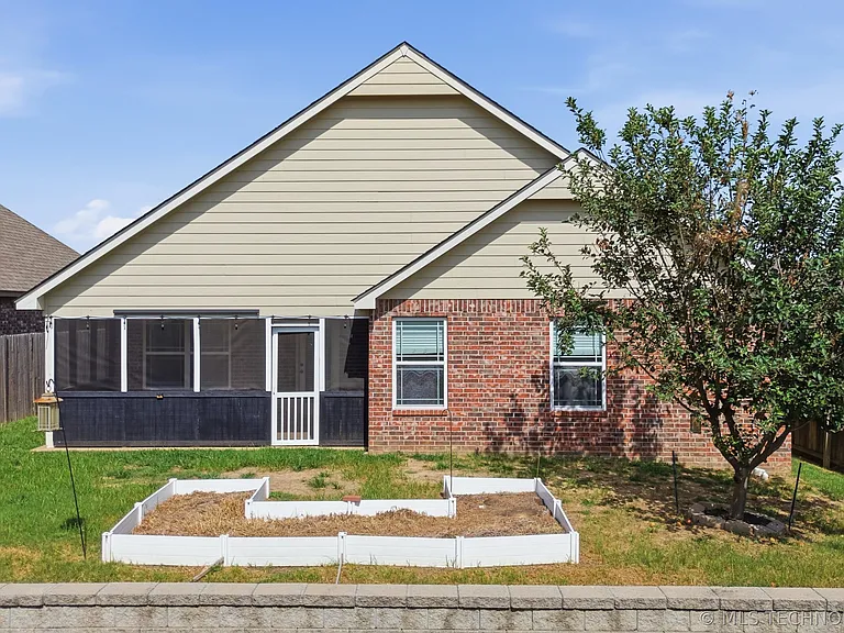 13328 S 21st Pl — Photo 18