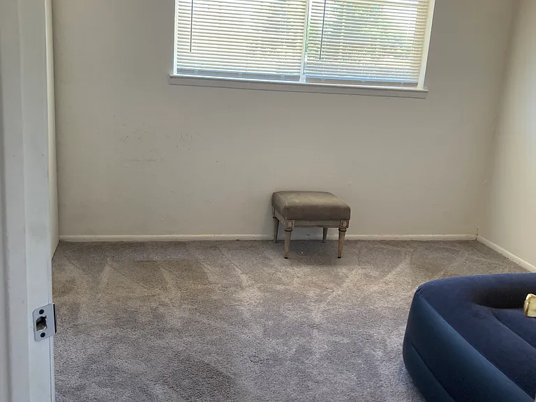 205 Wright Ln — Photo 5