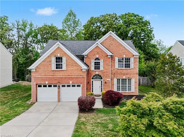 1579 Pondhaven Dr, High Point, NC 27265