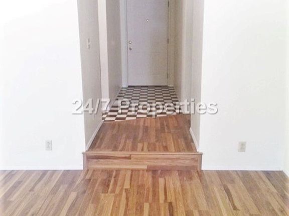 3rd image of 16074 Lake Forest Blvd