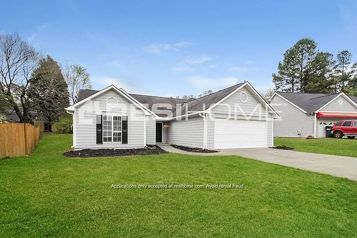 3 bed, 2.0 bath, 1477 sqft, $2,045 — Photo 2