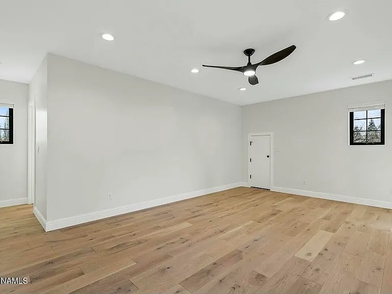 803 W Aspen Ave — Photo 15