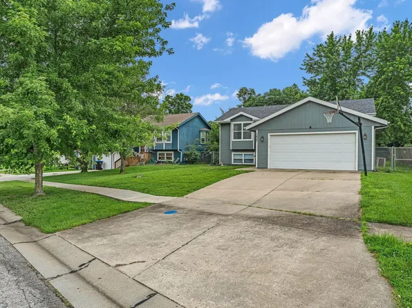 7425 SW 27th St, Topeka, KS 66614