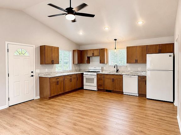 4th image of 11124 Essex Ave