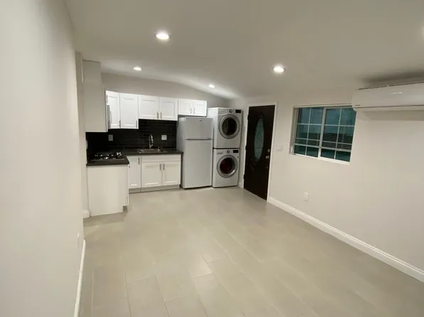 20827 Martha St, Woodland Hills, CA 91367