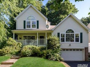 47 Oyster Bay Rd, Locust Valley, NY 11560