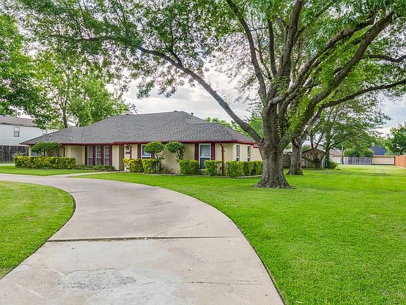 3rd image of 3502 Westwood Cir