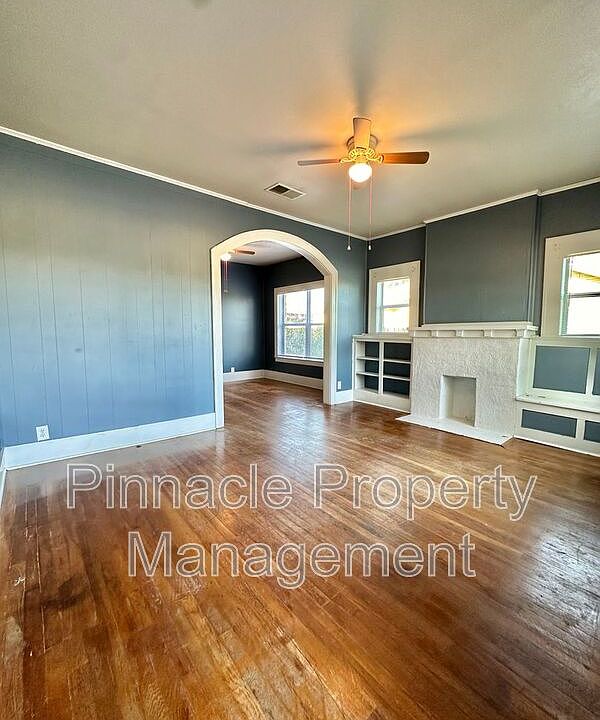 1st image of 209 W Avenue A