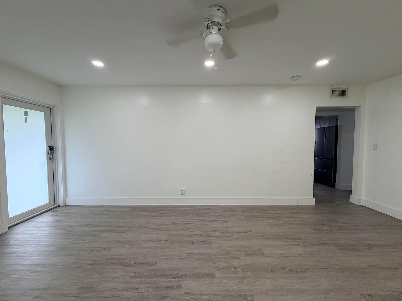 2 bed, 1.0 bath, 1100 sqft, $2,050 — Photo 2