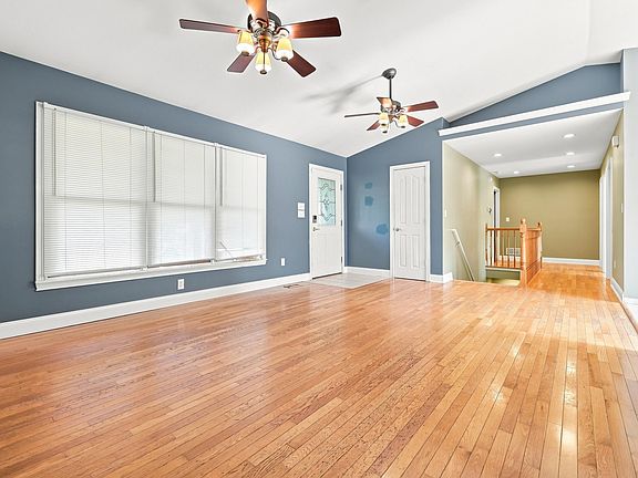 3rd image of 105 Weslyn Way