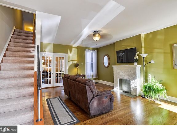 3rd image of 1209 W 7th St