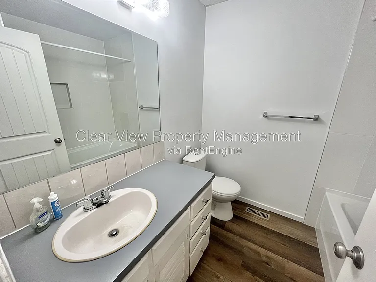 5 Laval Ct W #UPPER LEVEL — Photo 14