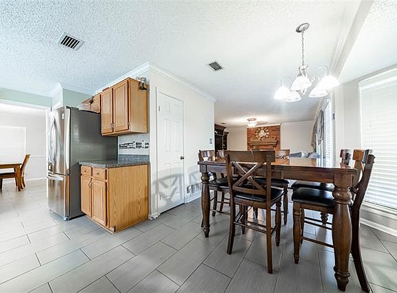 4th image of 1104 Lexington Cir