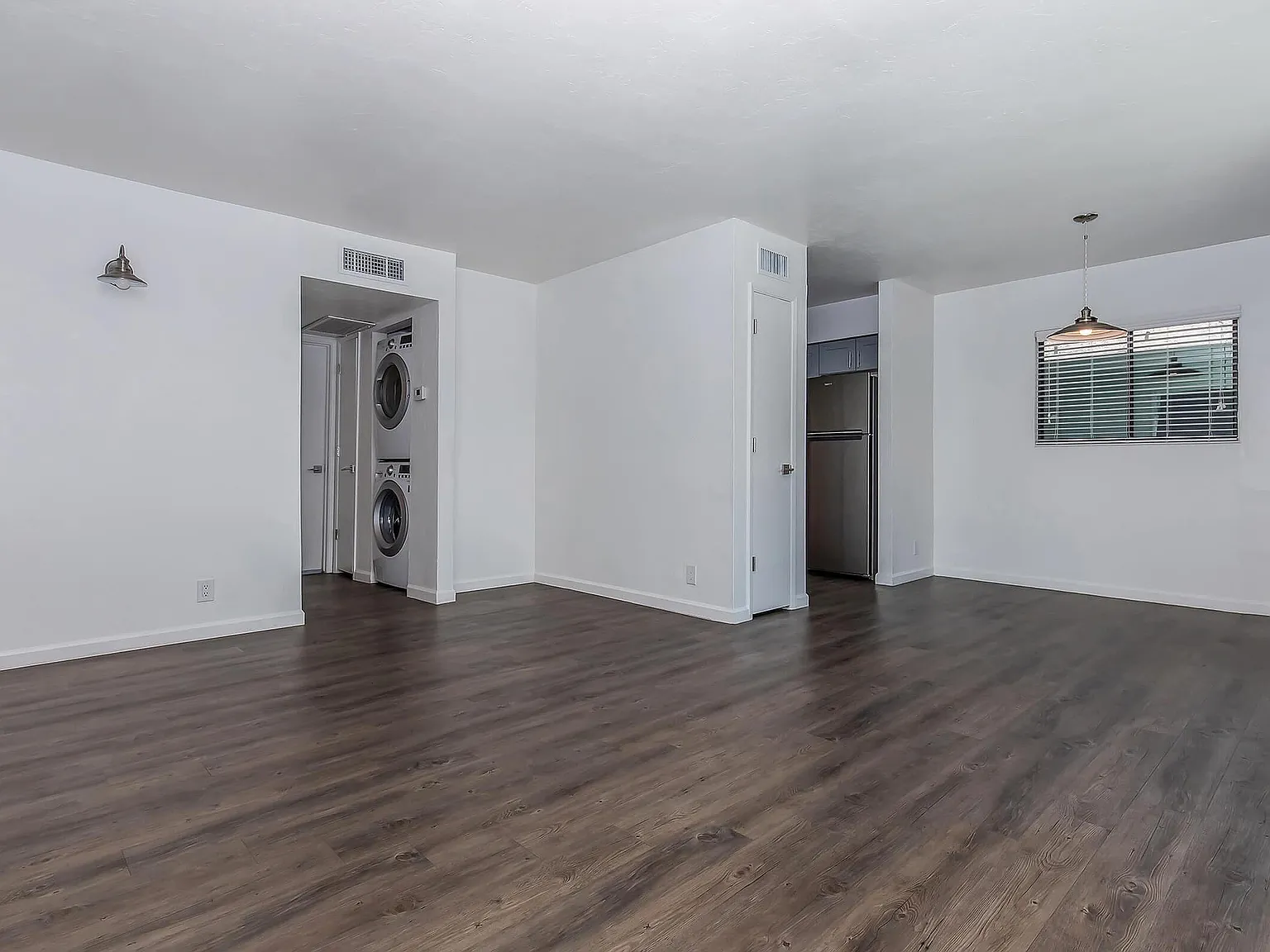 5601 East 5th Street — Photo 2