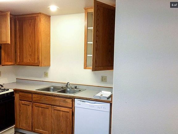 4th image of 1125 Searles St