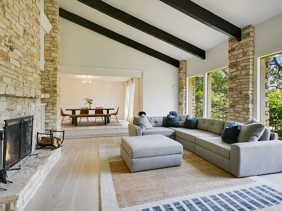 2412 Deer Pass