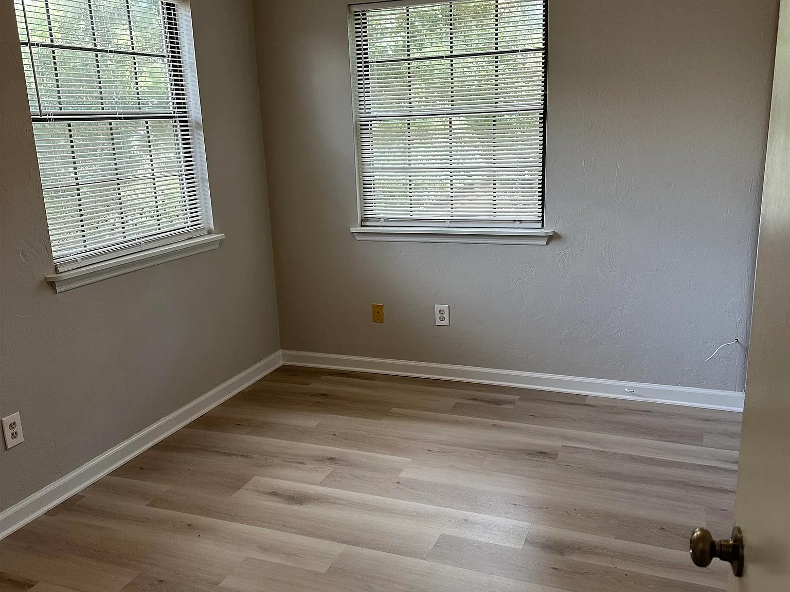 3 bed, 2.0 bath, 1110 sqft, $1,800 — Photo 2