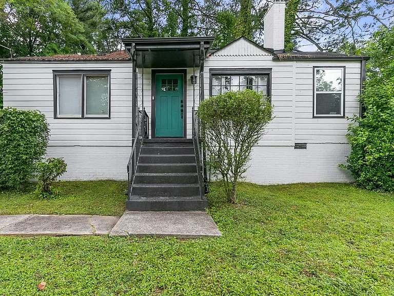 1472 North Ave NW — Photo 1
