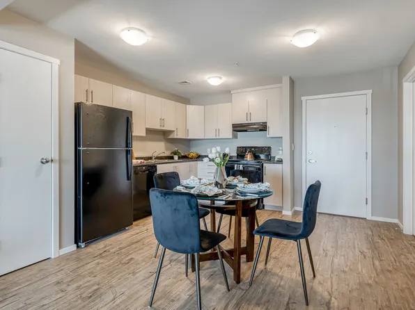 Lakecrest Apartments