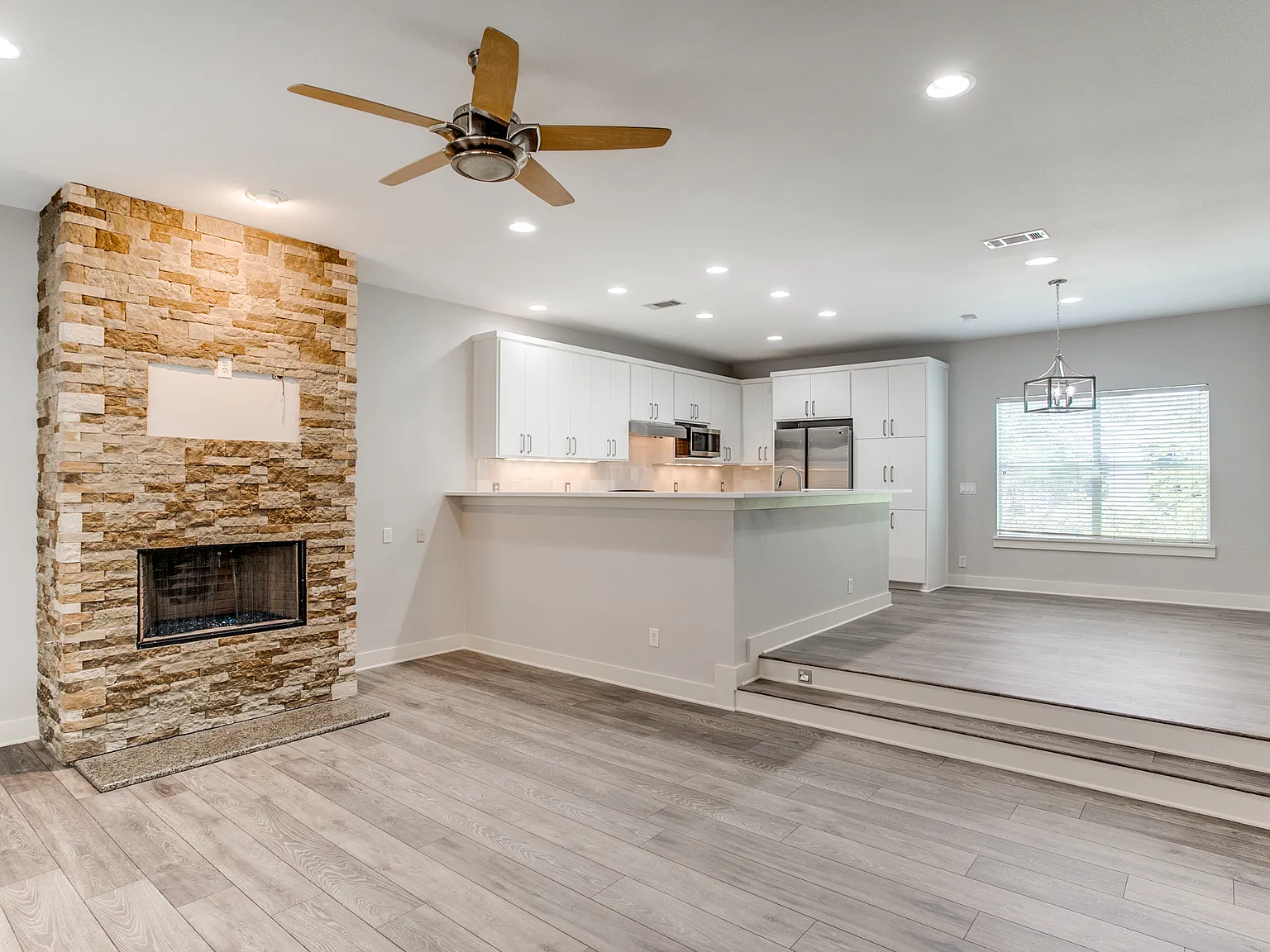 2 bed, 1704 sqft, $3,400 — Photo 4