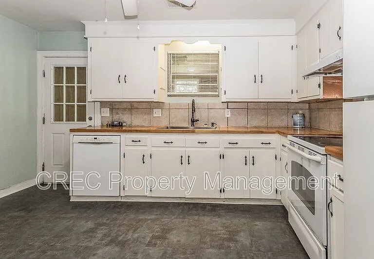 1635 Memminger Ave #B — Photo 5