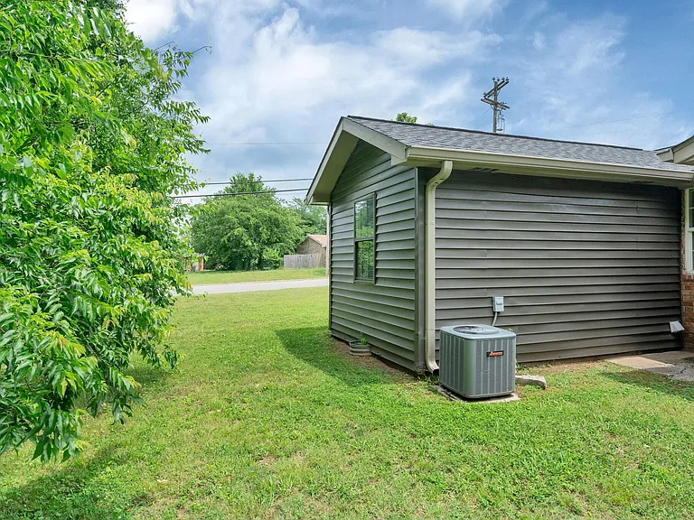 100 Old Trail Ct #1 — Photo 21