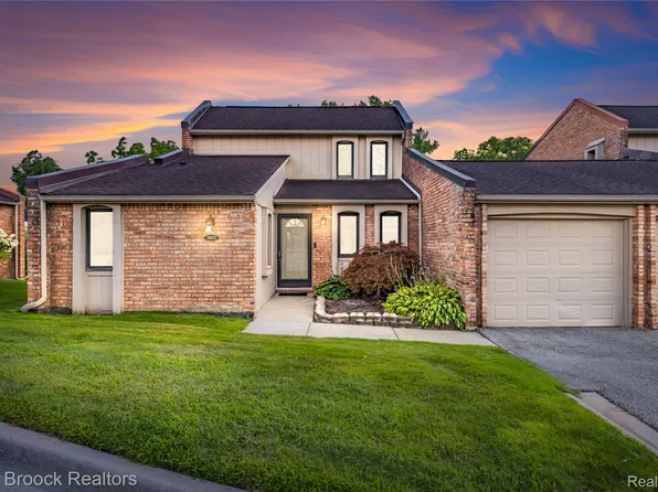 3013 Moon Lake Dr, West Bloomfield, MI 48323