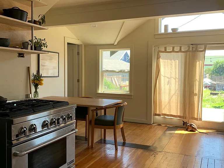 2230 Franklin St — Photo 3