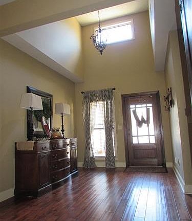 4th image of 625 Holiday Hills Ln