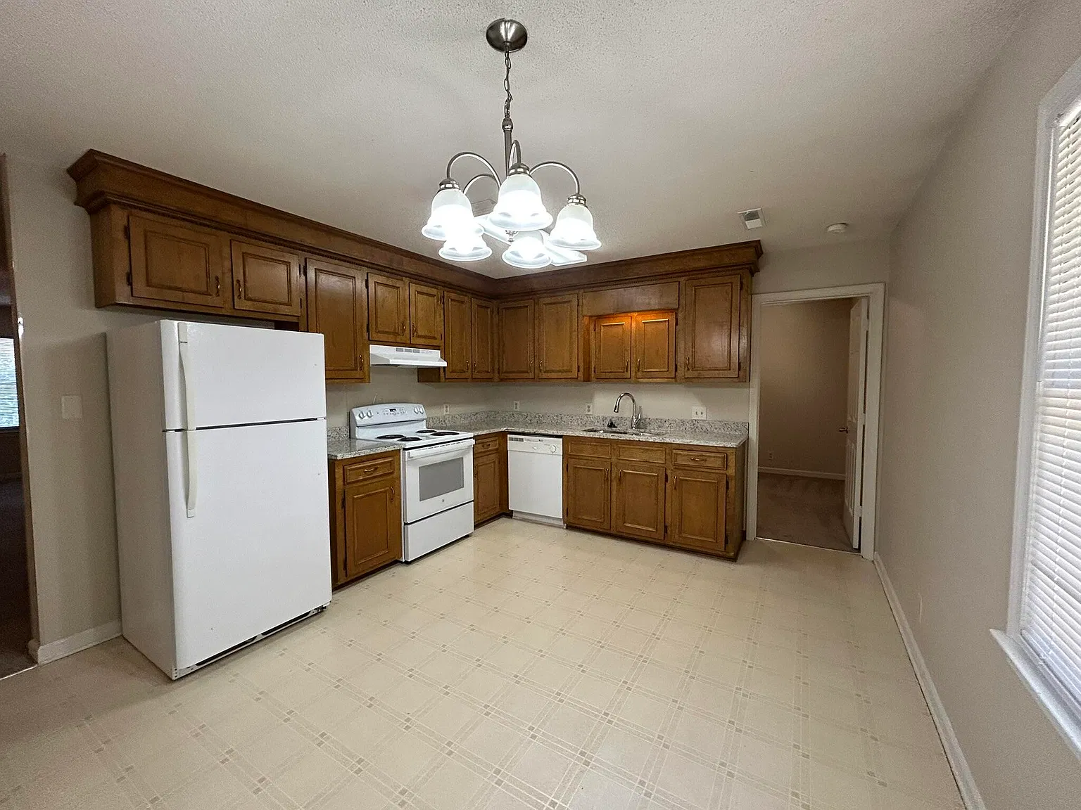 3 bed, 2.0 bath, 1150 sqft, $1,175 — Photo 4