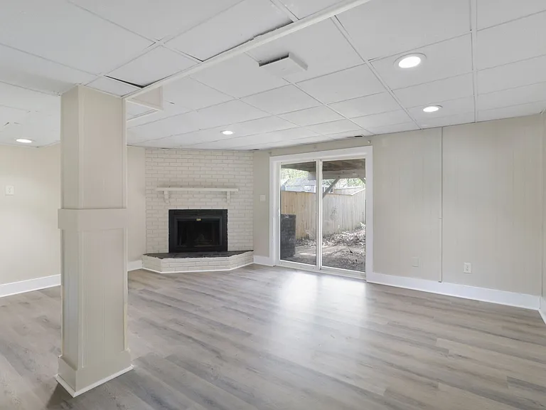 8507 Castlemill Cir — Photo 15