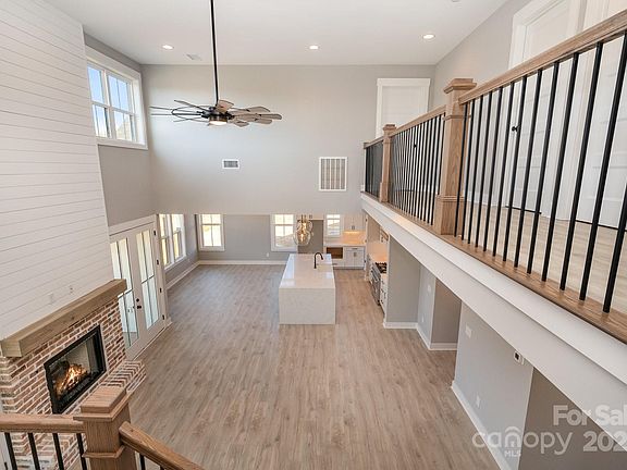 5th image of 1085 Rolling Meadows Dr