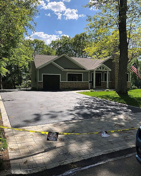 1st image of 17 Mansfield Ln