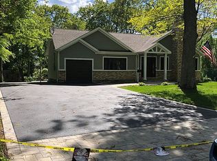 17 Mansfield Ln, East Northport, NY 11731