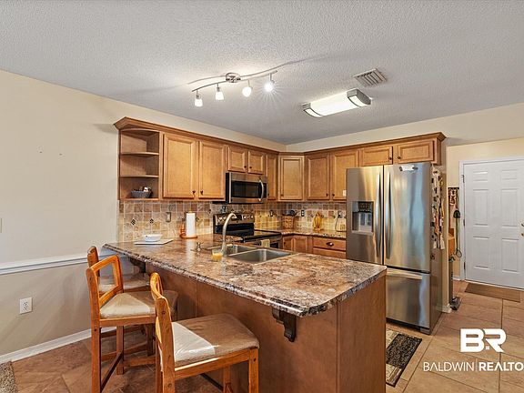 3rd image of 503 Meadow Ln