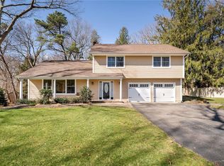22 Circle Dr, Shoreham, NY 11786