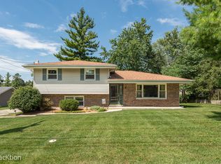 138 W Chicago Ave, Westmont, IL 60559
