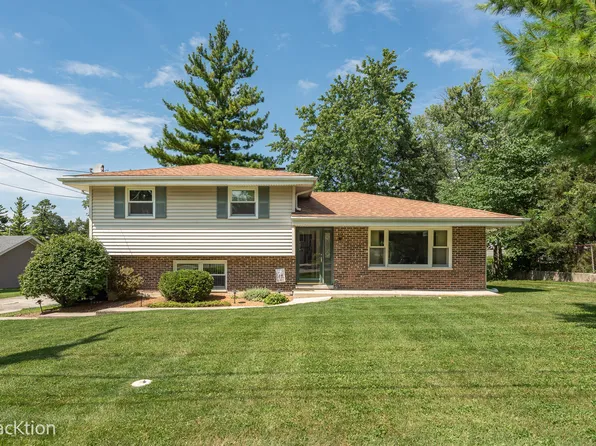 138 W Chicago Ave, Westmont, IL 60559