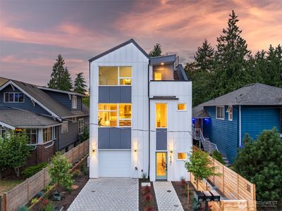 2927 39th Avenue SW, Seattle, WA, 98116