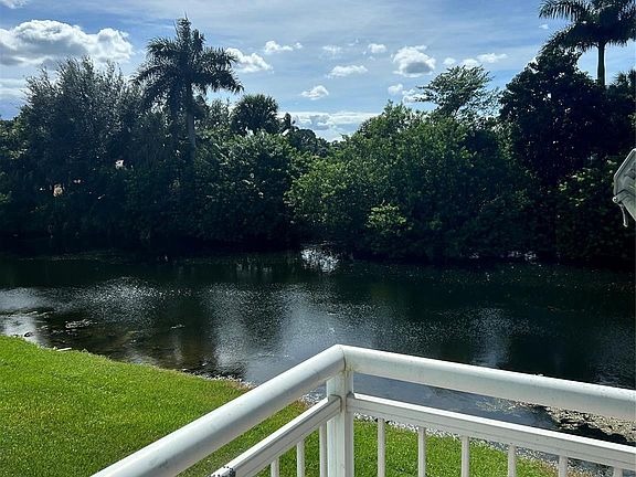 5th image of 405 S Pine Island Rd APT 205D