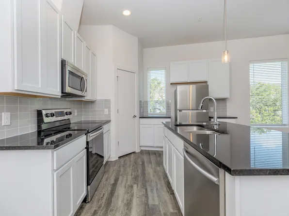 420 Oakside Trl, Leander, TX