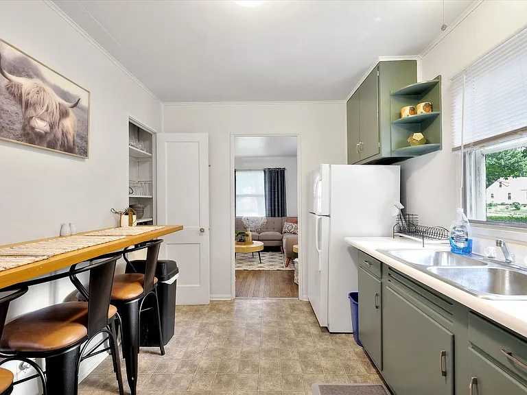 303 Hessel Blvd — Photo 15