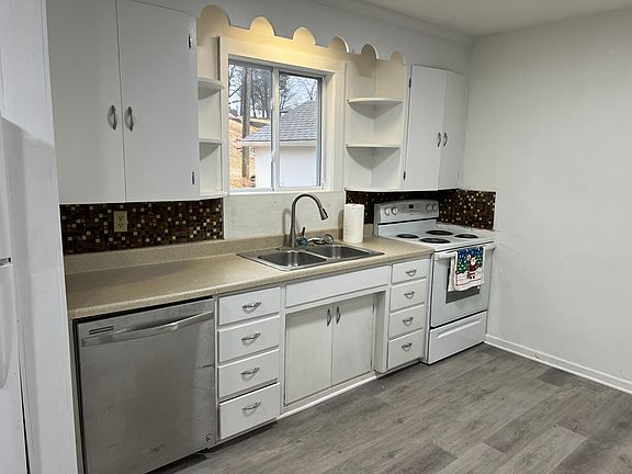 2nd image of 216 Craig Ave